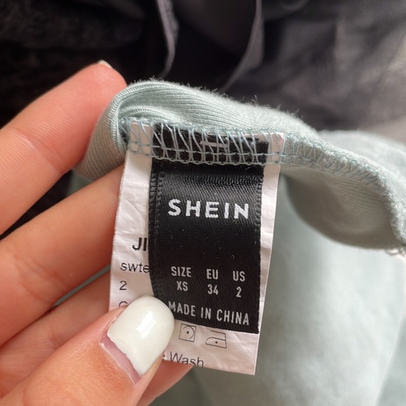 Cropped long sleeve top - Picture 3 of 3